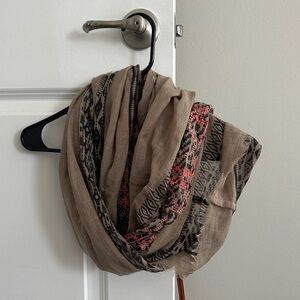 Patterned Tan and Black Scarf